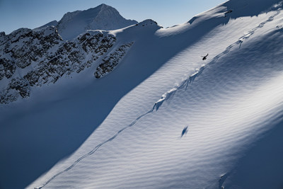 First tracks at Great Canadian Heli-Skiing. (CNW Group/Great Canadian Heli-Skiing Ltd.)